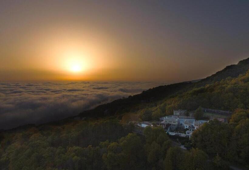 هتل 12 Months Resort & Spa