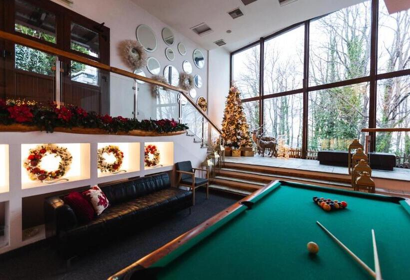 هتل 12 Months Resort & Spa