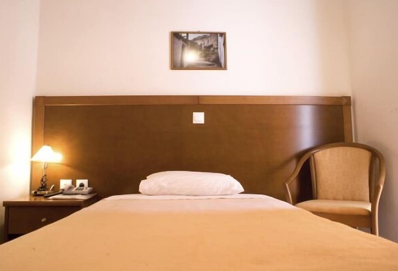 هتل Hiona Holiday