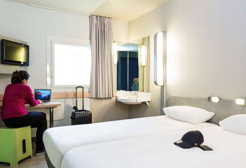 هتل Ibis Budget Paris Porte De Montmartre