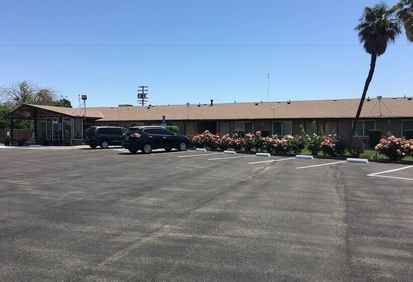 Отель Maple Inn And Suites Los Banos