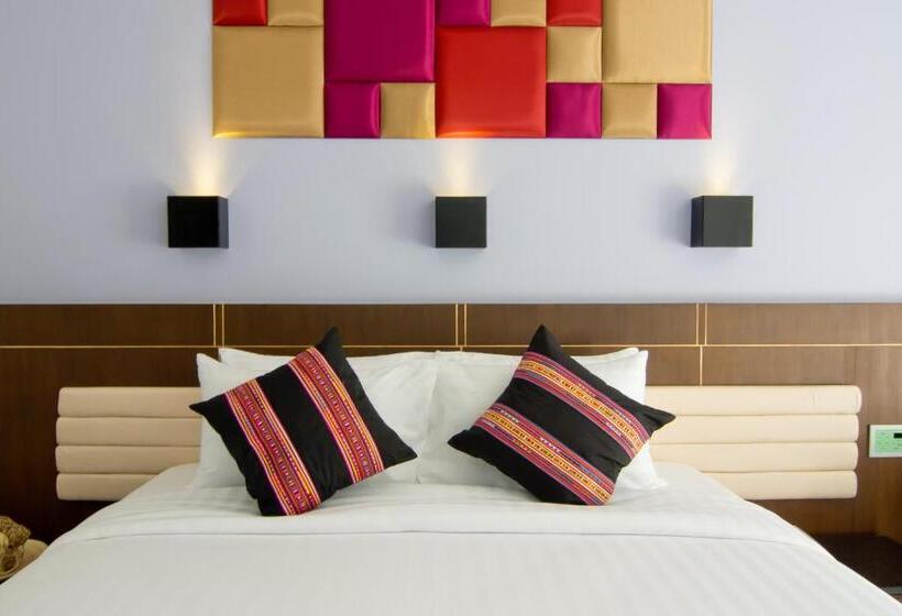 هتل Welcome World Beachfront Resort