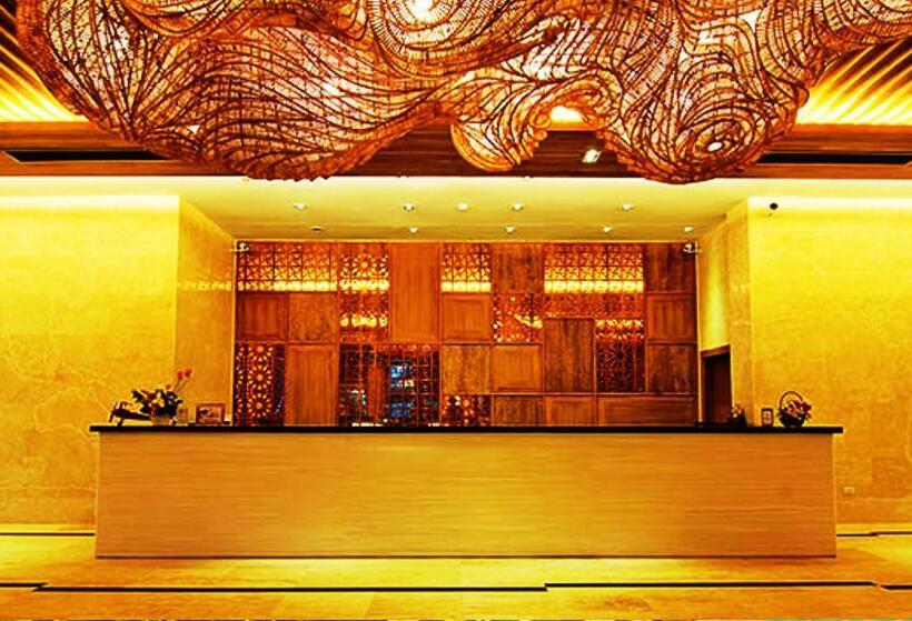 هتل Welcome World Beachfront Resort