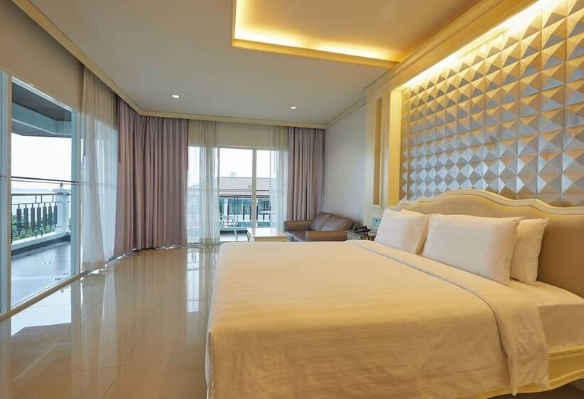 هتل Welcome World Beachfront Resort
