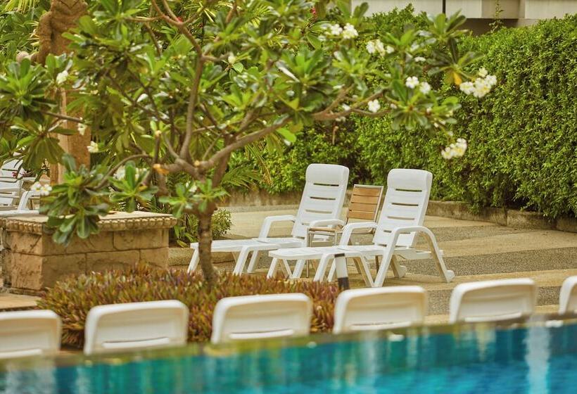 هتل Welcome World Beachfront Resort