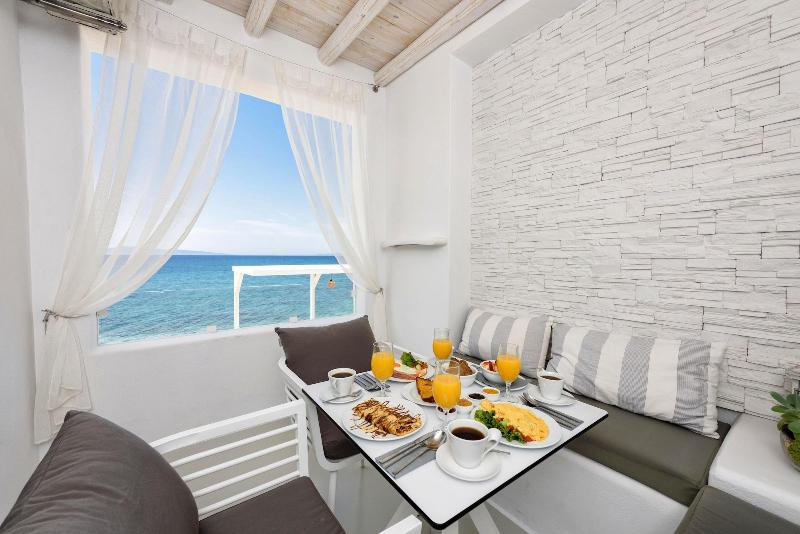Blue Waves Suites & Apartments   To Kyma