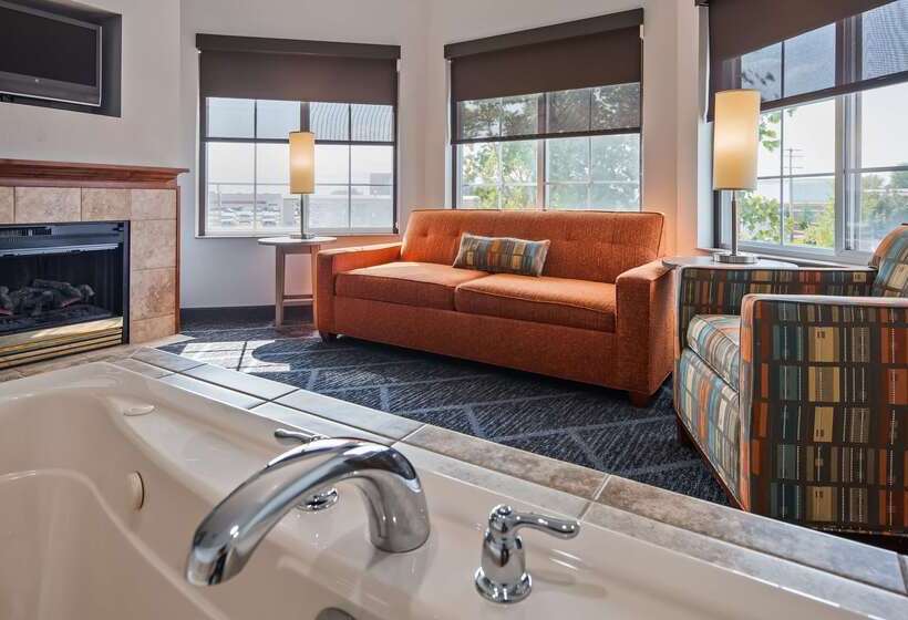 هتل Best Western Plus Appleton Airport Mall