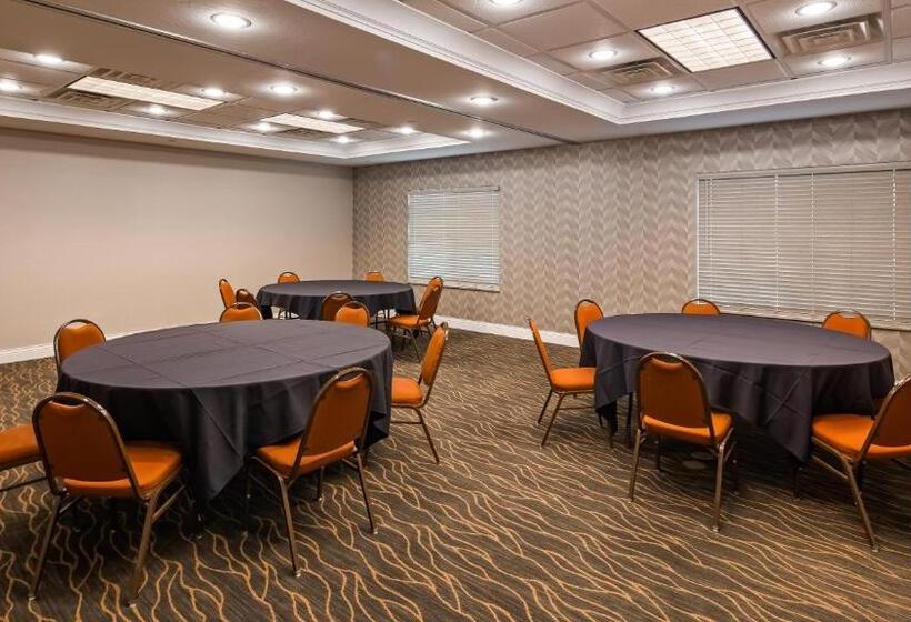 هتل Best Western Plus Appleton Airport Mall