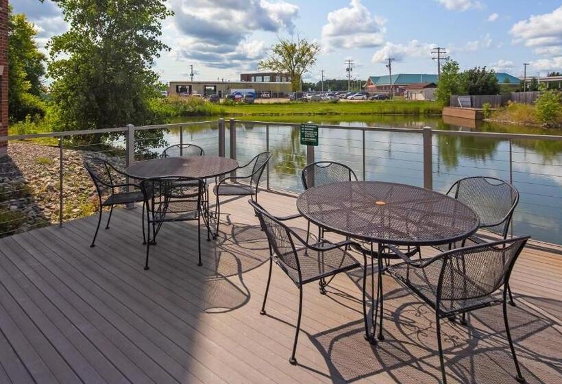 هتل Best Western Plus Appleton Airport Mall