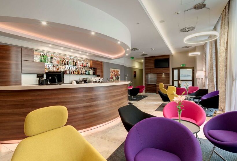 בית מלון כפרי Golden Tulip Krakow City Center