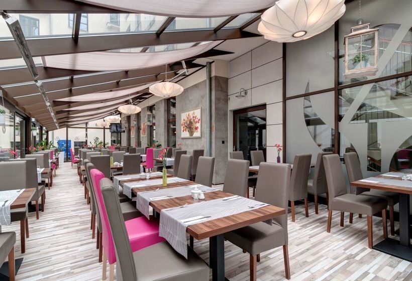 בית מלון כפרי Golden Tulip Krakow City Center