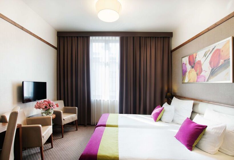 בית מלון כפרי Golden Tulip Krakow City Center