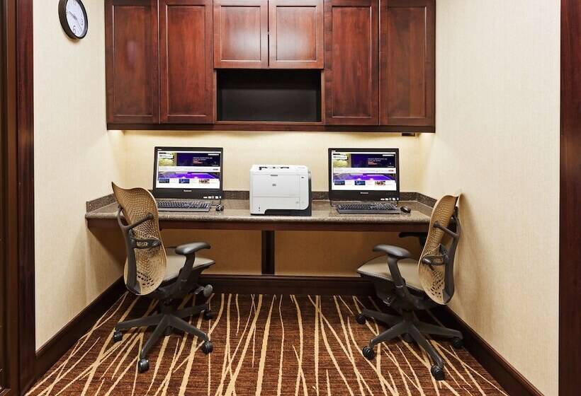 هتل Hilton Garden Inn Midland