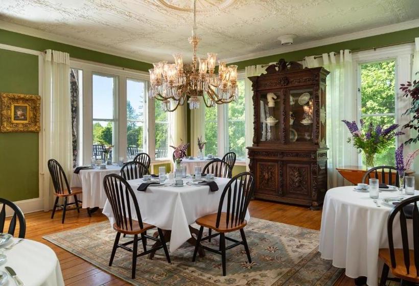 فندق Captain Nickels Inn