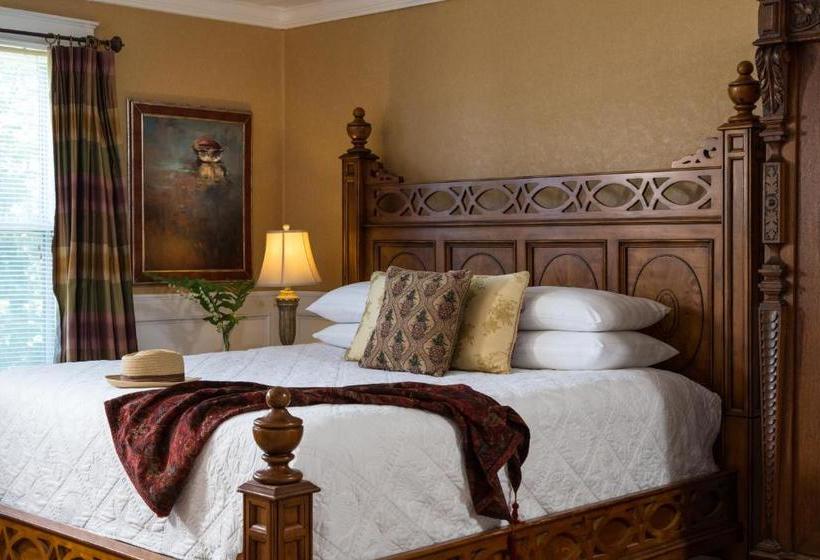 فندق Captain Nickels Inn