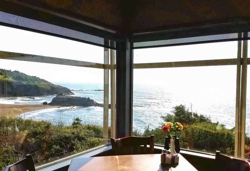 호텔 Clarion Inn Surfrider Resort