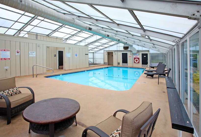 호텔 Clarion Inn Surfrider Resort
