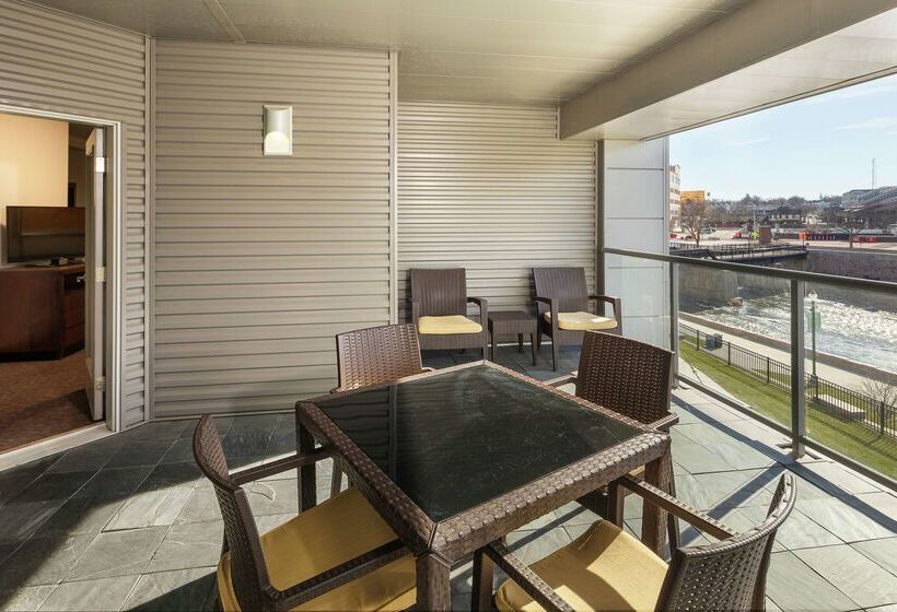 هتل Hilton Garden Inn Sioux Falls Downtown