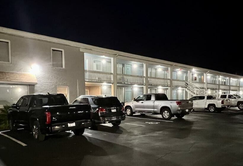 בית מלון כפרי Oceanview Inn  Emerald Isle