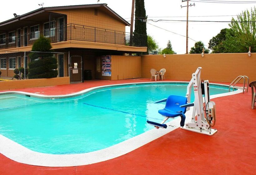 هتل Rodeway Inn Near Universitygateway To Yosemite