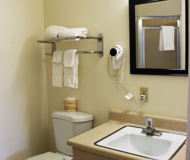 هتل Rodeway Inn Near Universitygateway To Yosemite