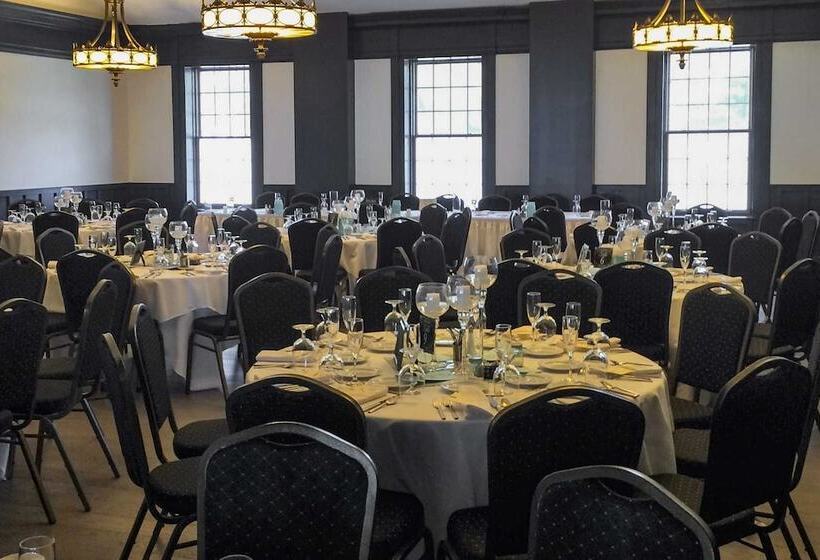 The Aurora Inn Hotel And Event Center
