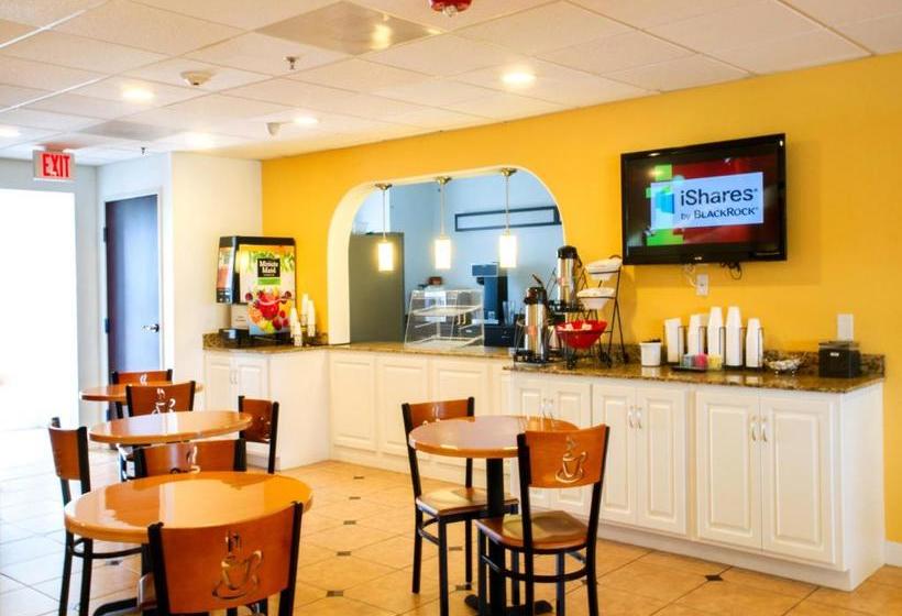 ホテル Three Rivers Inn & Suites