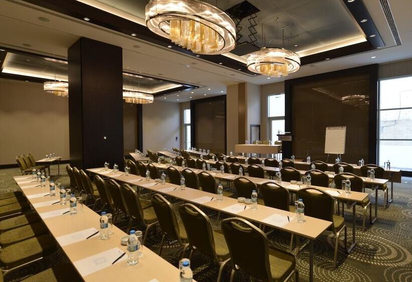 ホテル Wyndham Grand Istanbul Europe