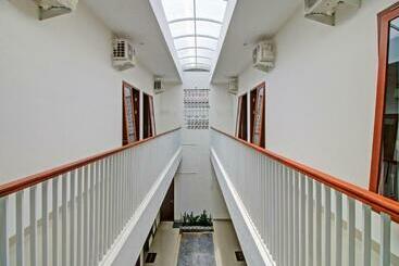 هتل Oyo 90820 Madania Guesthouse