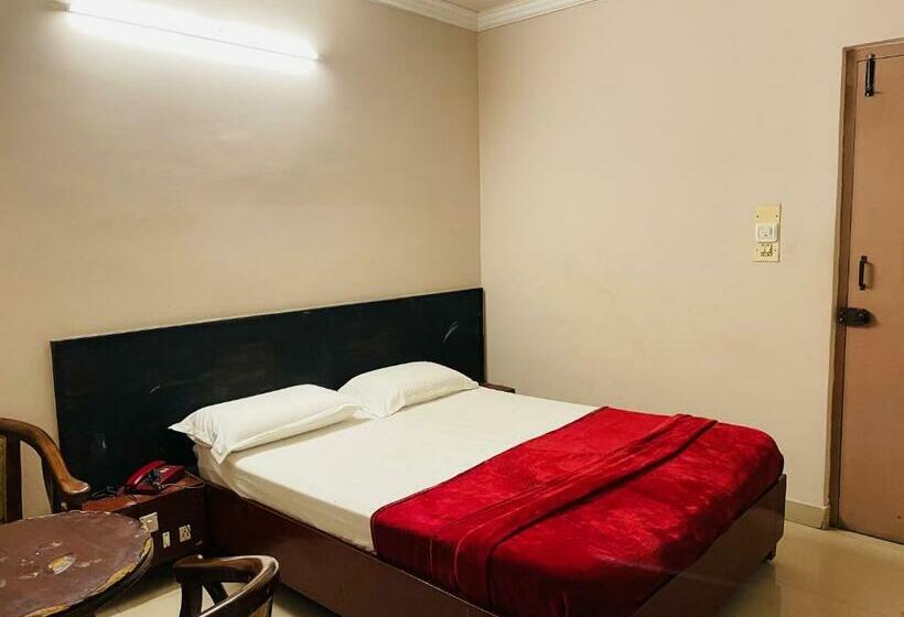 בית מלון כפרי Rathna Palace