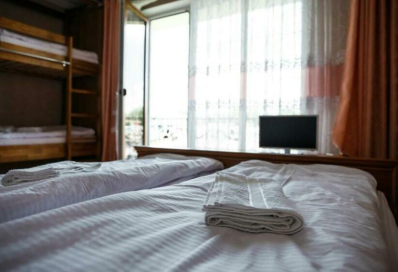 פנסיון Sweet Home Hostel