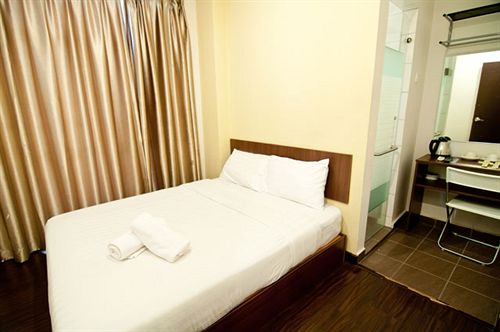 101 Lake View Hotel
