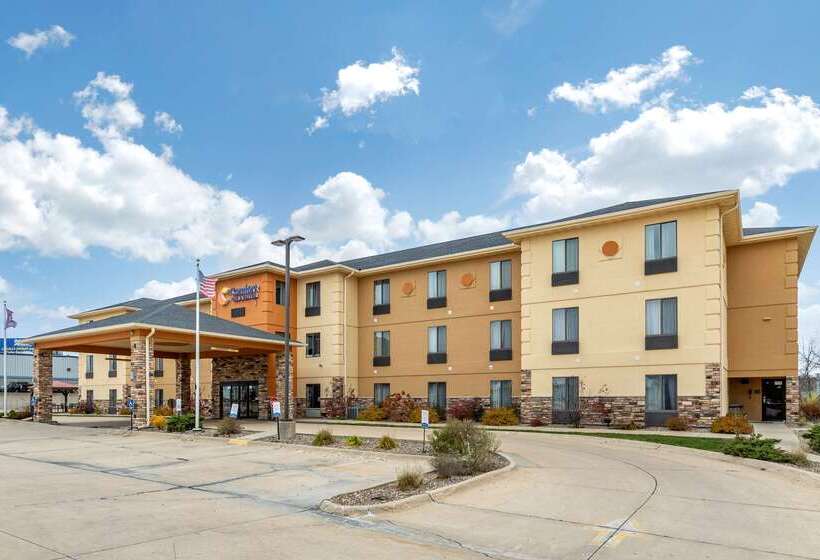 בית מלון כפרי Comfort Inn & Suites Cedar Rapids North  Collins Road