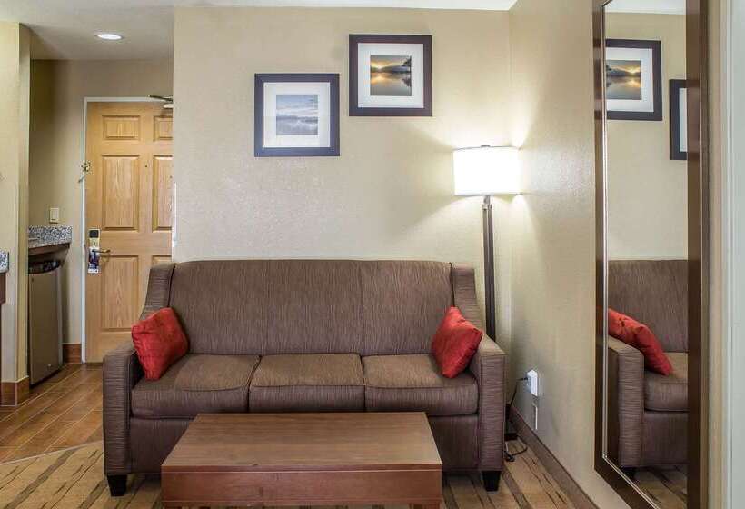 בית מלון כפרי Comfort Inn & Suites Cedar Rapids North  Collins Road