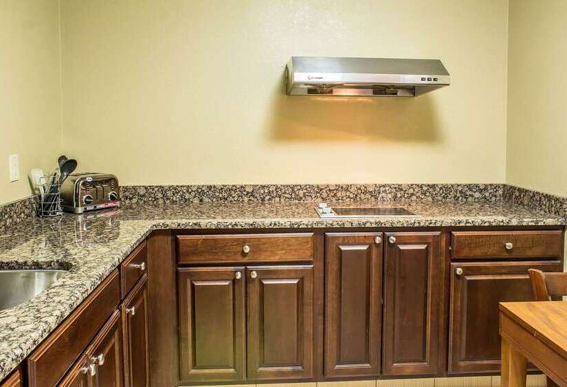 בית מלון כפרי Comfort Inn & Suites Cedar Rapids North  Collins Road