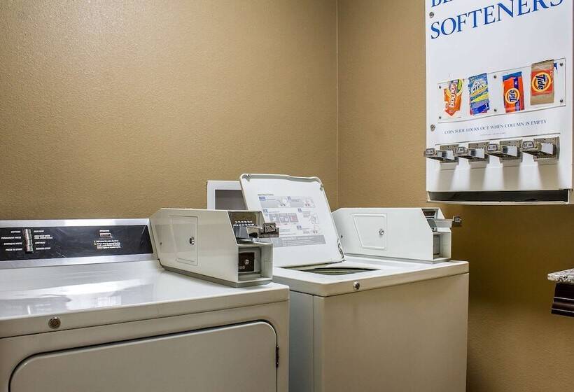 هتل Comfort Inn & Suites Cedar Rapids North  Collins Road