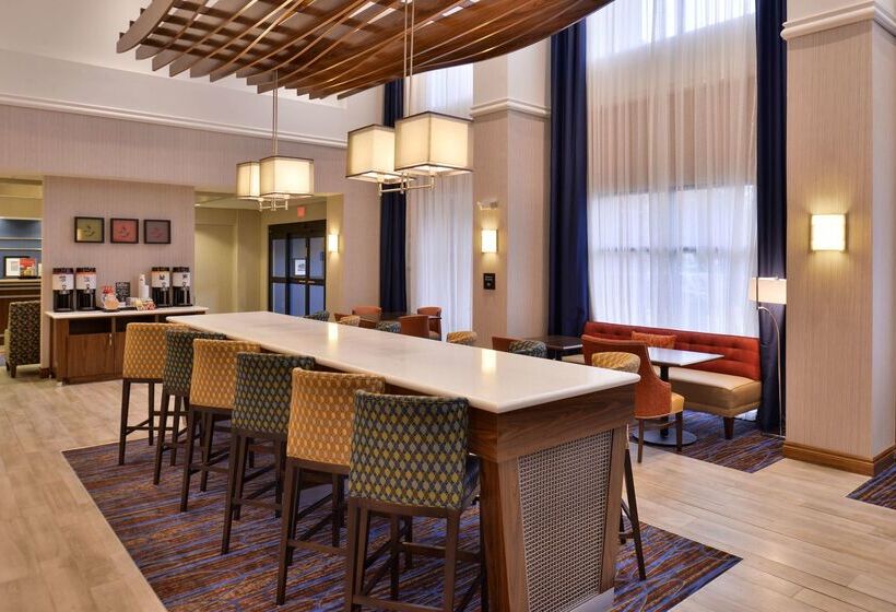 هتل Hampton Inn & Suites Ann Arbor West