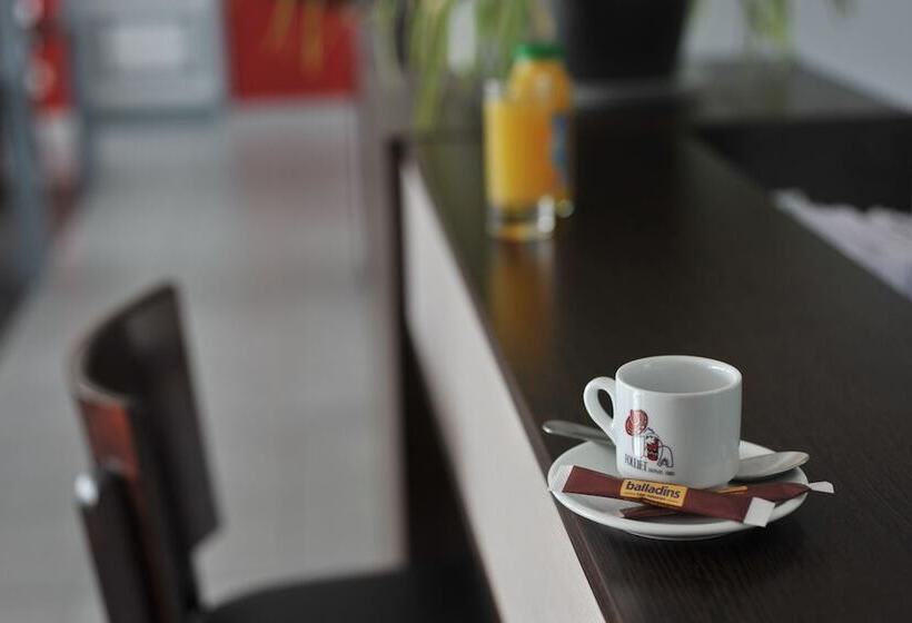 酒店 Initial By Balladins Roissy / Saintmard