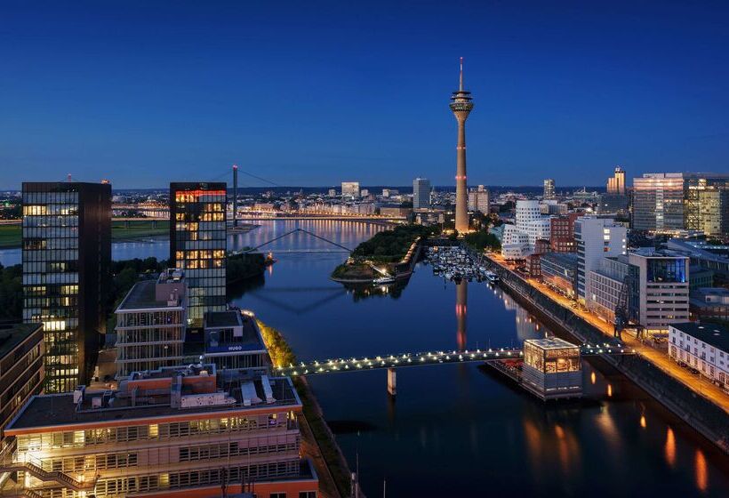 בית מלון כפרי Innside By Meliá Dusseldorf Hafen