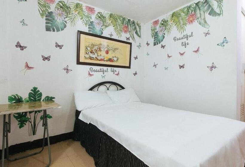 בית מלון כפרי Cristian Jay Dormitory By Reddoorz