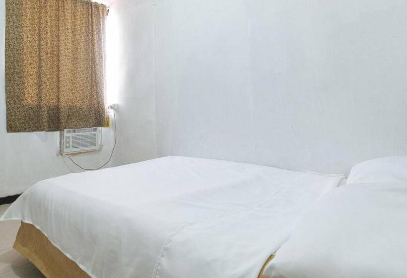 בית מלון כפרי Cristian Jay Dormitory By Reddoorz