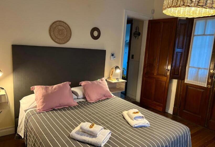 تختخواب و صبحانه La Yurta