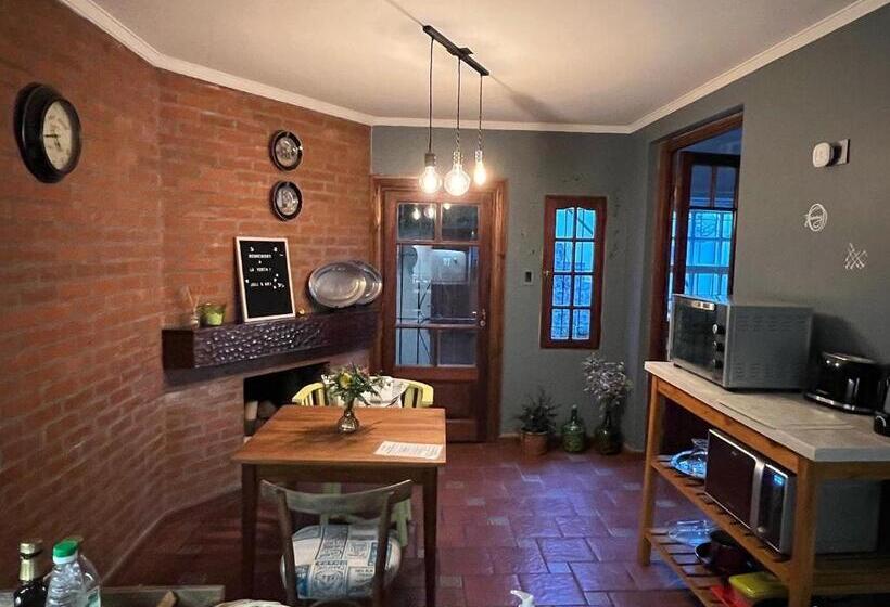 تختخواب و صبحانه La Yurta