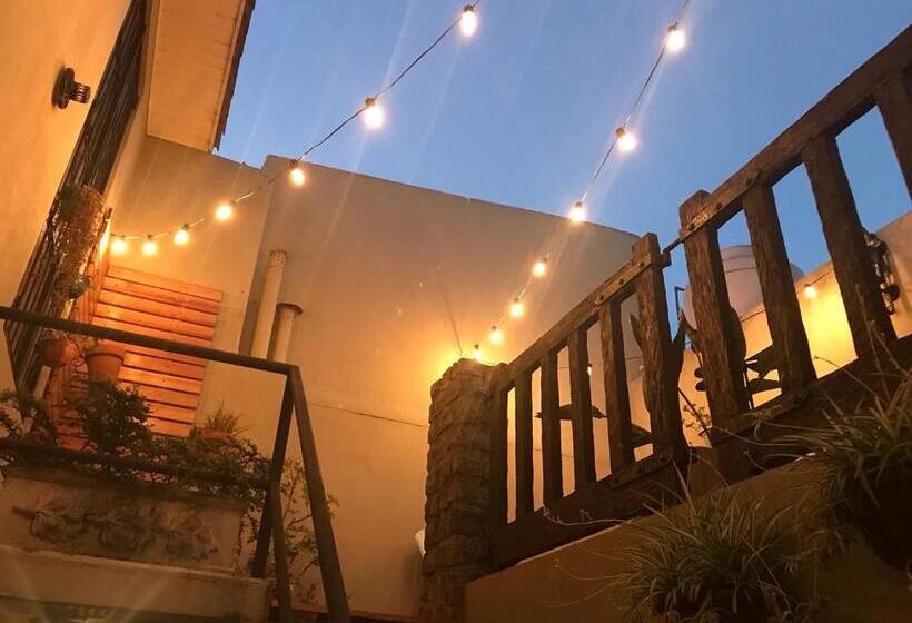 تختخواب و صبحانه La Yurta