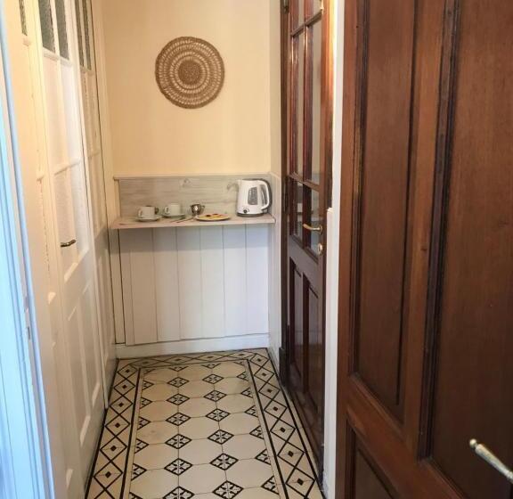 تختخواب و صبحانه La Yurta