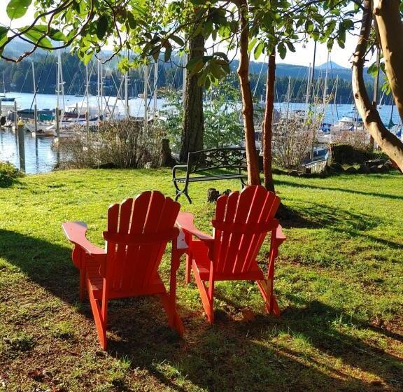 בית מלון כפרי Raven Point Inn