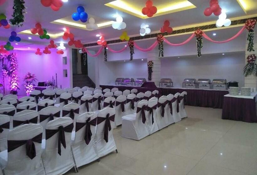 فندق The Marque By Luxus  In Mathura