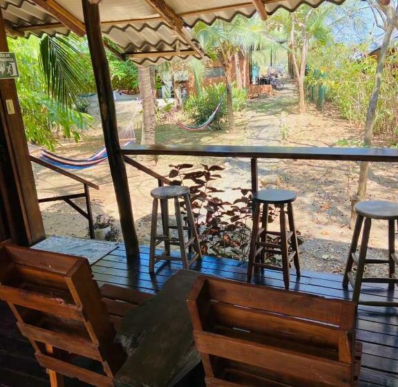 פנסיון Luminosa Uvita Hostel