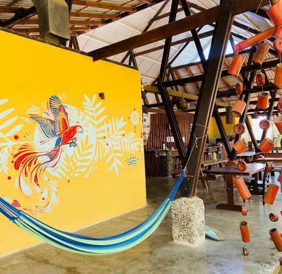 פנסיון Luminosa Uvita Hostel