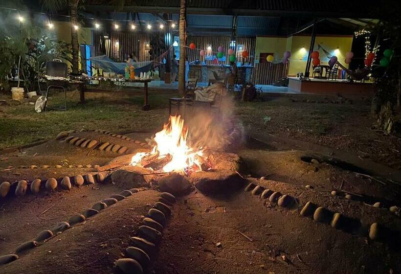 פנסיון Luminosa Uvita Hostel